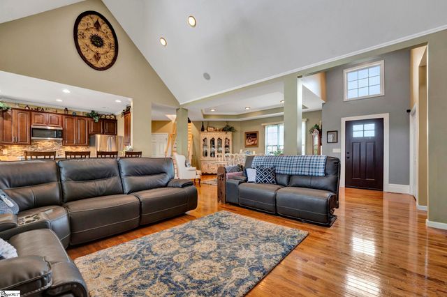 105 N Stallion Drive, Cowpens, SC 29330