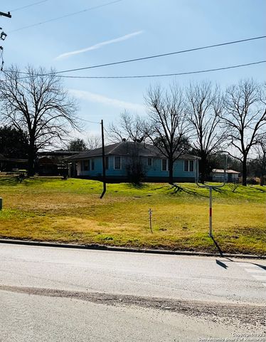 1901 3RD ST, Floresville, TX 78114