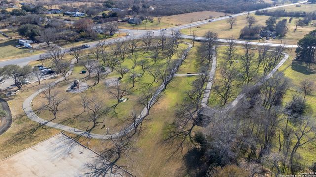 1901 3RD ST, Floresville, TX 78114