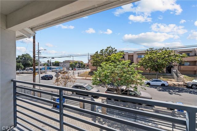 9104 Burnet, North Hills, CA 91343