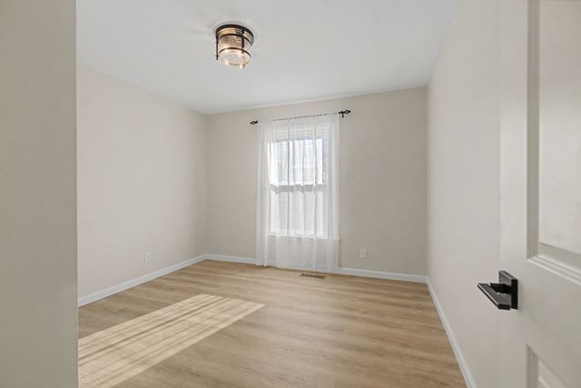 652 Harding Pl, Nashville, TN 37211