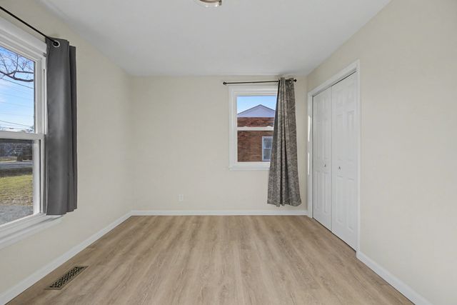 652 Harding Pl, Nashville, TN 37211