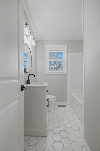 652 Harding Pl, Nashville, TN 37211