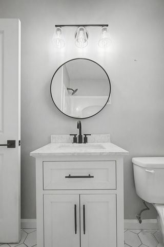 652 Harding Pl, Nashville, TN 37211