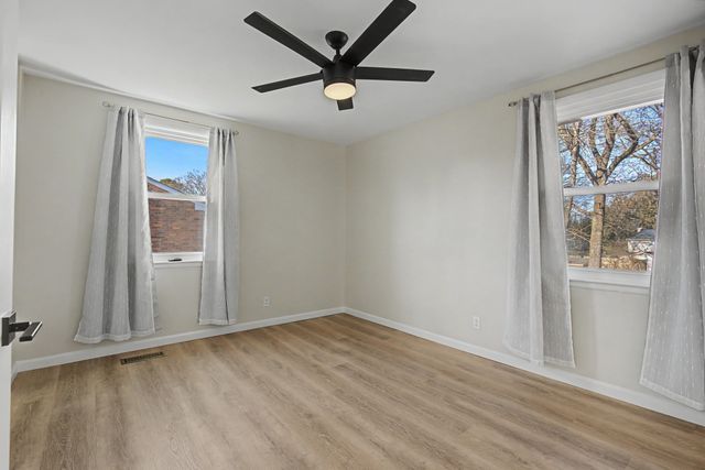 652 Harding Pl, Nashville, TN 37211