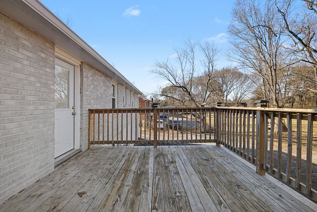 652 Harding Pl, Nashville, TN 37211