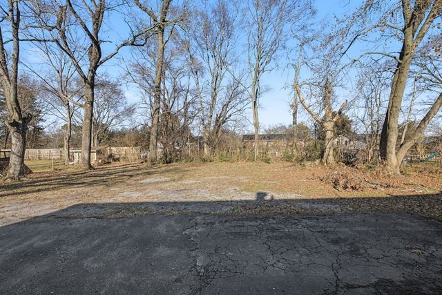 652 Harding Pl, Nashville, TN 37211