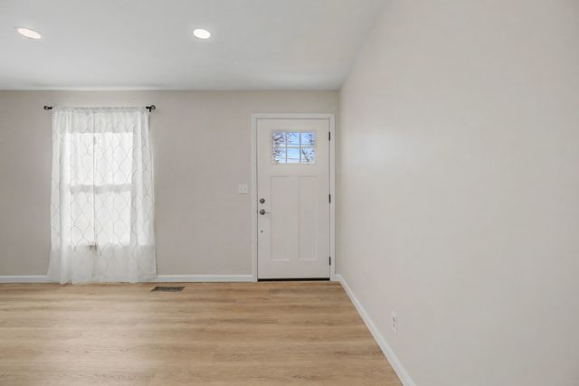 652 Harding Pl, Nashville, TN 37211