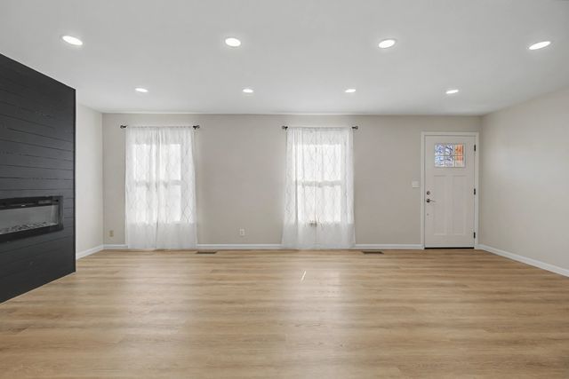 652 Harding Pl, Nashville, TN 37211