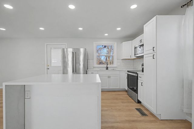 652 Harding Pl, Nashville, TN 37211