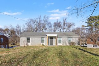 652 Harding Pl, Nashville, TN 37211