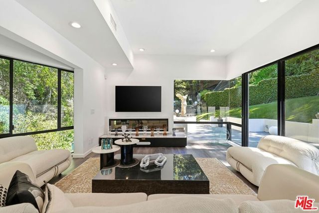2350 Benedict Canyon Drive, Beverly Hills, CA 90210