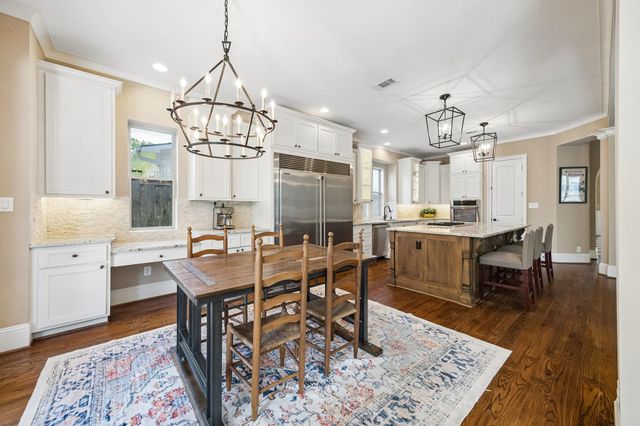 1360 Chippendale Road, Houston, TX 77018