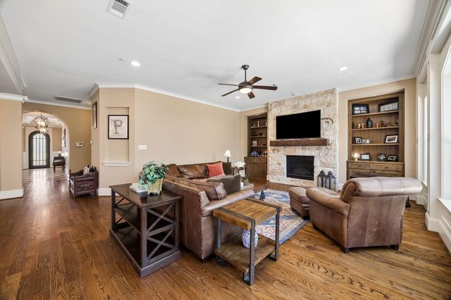 1360 Chippendale Road, Houston, TX 77018
