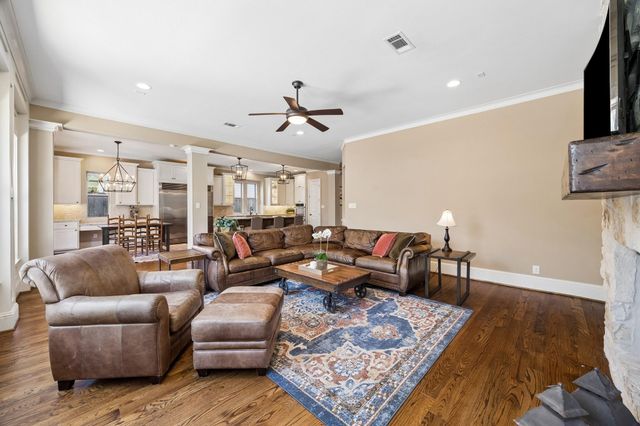 1360 Chippendale Road, Houston, TX 77018
