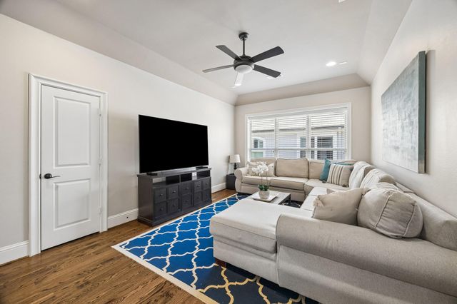 1360 Chippendale Road, Houston, TX 77018