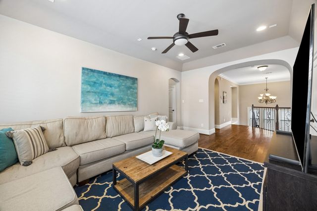 1360 Chippendale Road, Houston, TX 77018