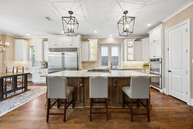 1360 Chippendale Road, Houston, TX 77018