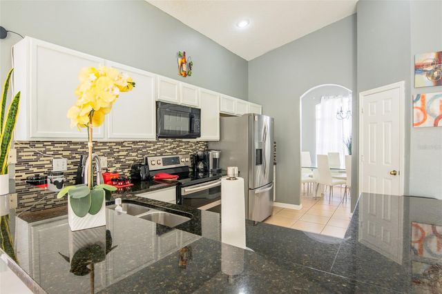 865 BLOOMINGDALE DRIVE, Davenport, FL 33897