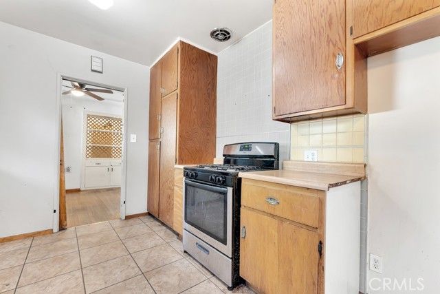 7725 Owensmouth, Canoga Park (los Angeles), CA 91304