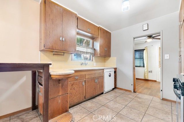 7725 Owensmouth, Canoga Park (los Angeles), CA 91304