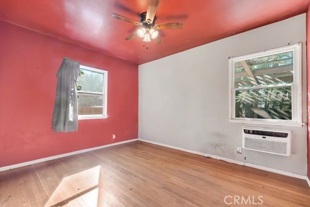 7725 Owensmouth, Canoga Park (los Angeles), CA 91304