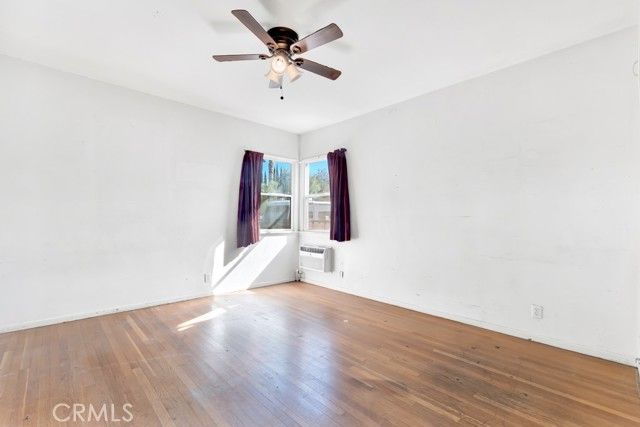 7725 Owensmouth, Canoga Park (los Angeles), CA 91304