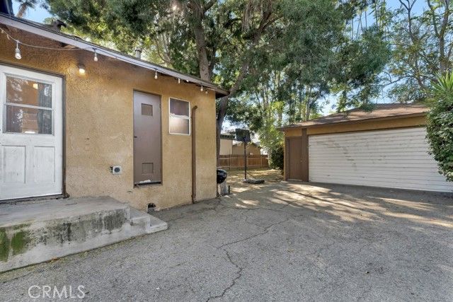 7725 Owensmouth, Canoga Park (los Angeles), CA 91304