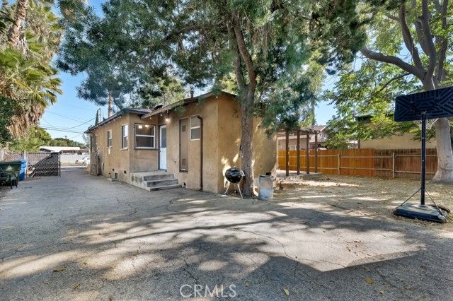 7725 Owensmouth, Canoga Park (los Angeles), CA 91304