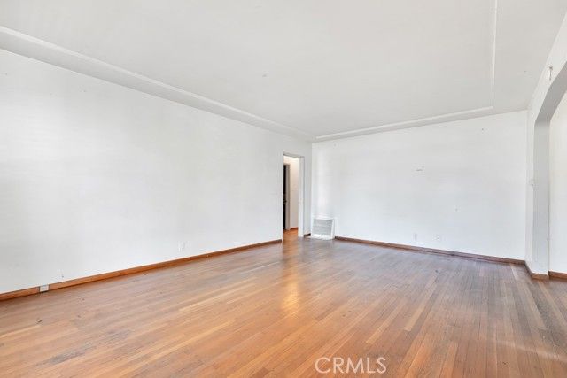 7725 Owensmouth, Canoga Park (los Angeles), CA 91304