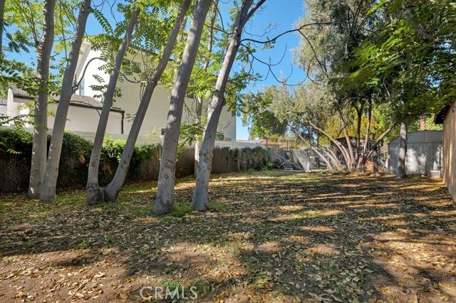 7725 Owensmouth, Canoga Park (los Angeles), CA 91304