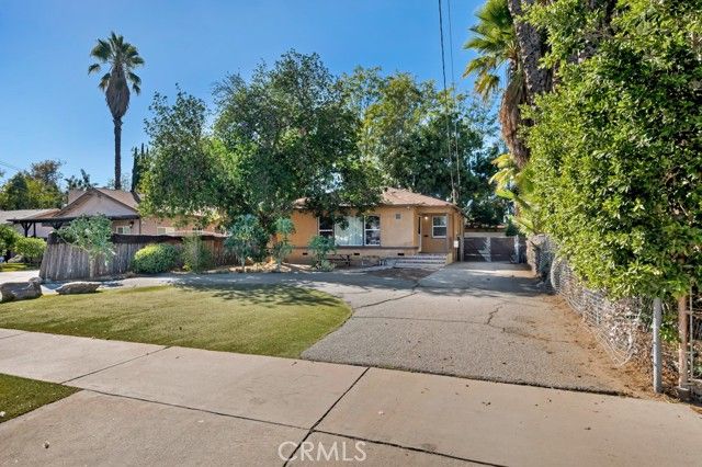 7725 Owensmouth, Canoga Park (los Angeles), CA 91304