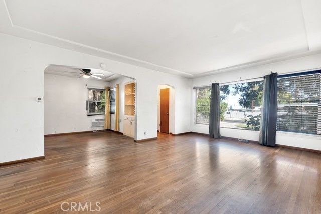 7725 Owensmouth, Canoga Park (los Angeles), CA 91304