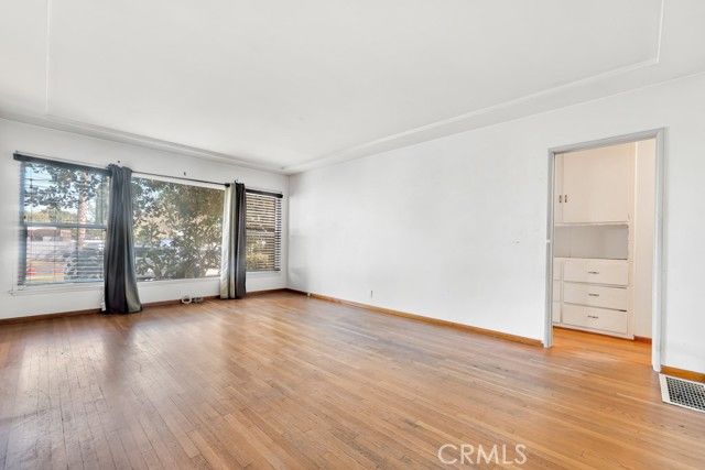 7725 Owensmouth, Canoga Park (los Angeles), CA 91304