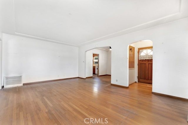 7725 Owensmouth, Canoga Park (los Angeles), CA 91304