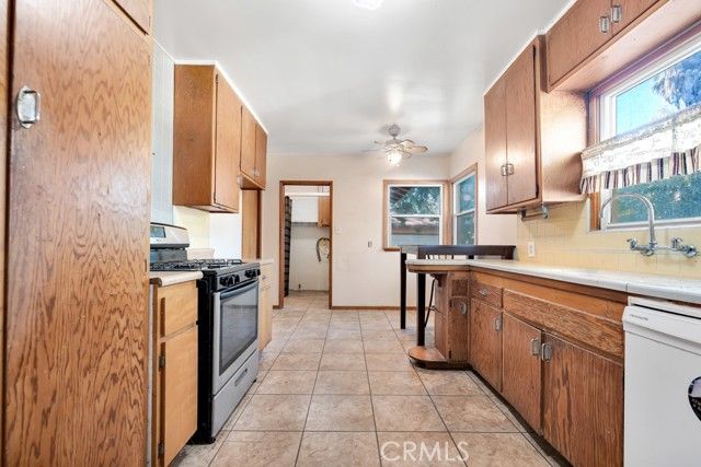 7725 Owensmouth, Canoga Park (los Angeles), CA 91304