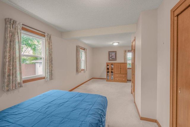 2105 Quartz Lane, Eagan, MN 55122