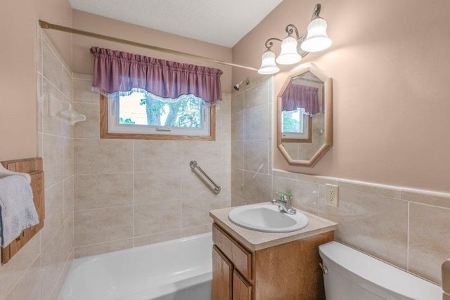 2105 Quartz Lane, Eagan, MN 55122