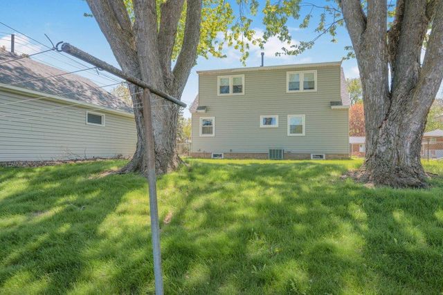 2105 Quartz Lane, Eagan, MN 55122