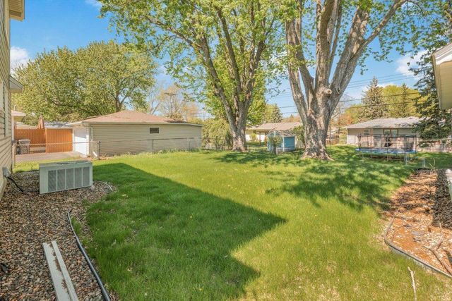 2105 Quartz Lane, Eagan, MN 55122