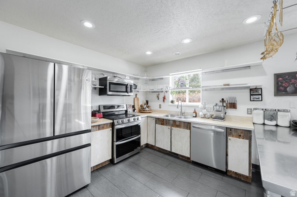 Image 6 of property listing at 1022 E 450 S, Pleasant Grove, UT 84062