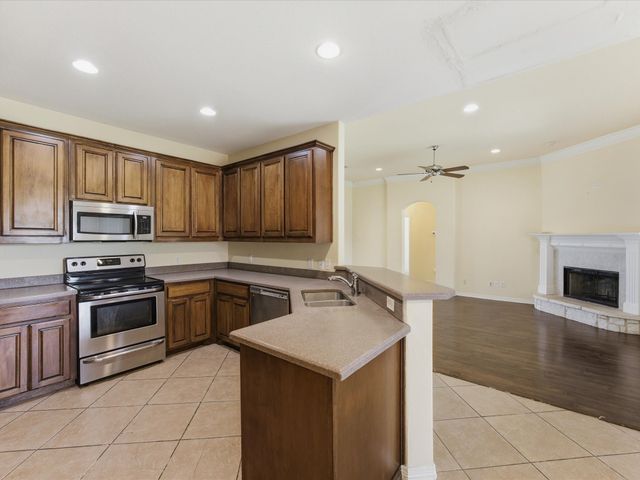 208 Red Wolf Lane, Red Oak, TX 75154