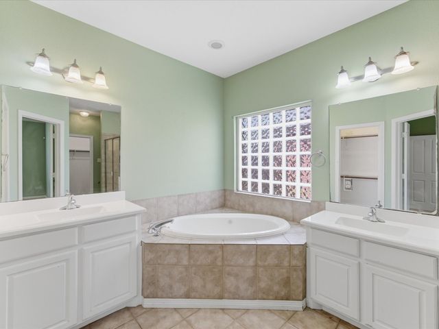 208 Red Wolf Lane, Red Oak, TX 75154