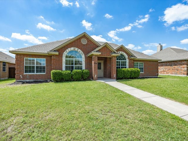 208 Red Wolf Lane, Red Oak, TX 75154