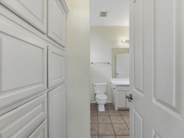208 Red Wolf Lane, Red Oak, TX 75154