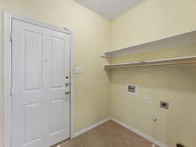 208 Red Wolf Lane, Red Oak, TX 75154