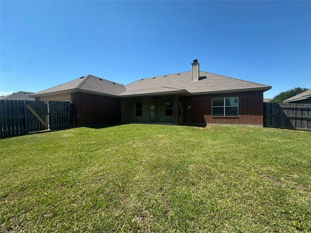 208 Red Wolf Lane, Red Oak, TX 75154