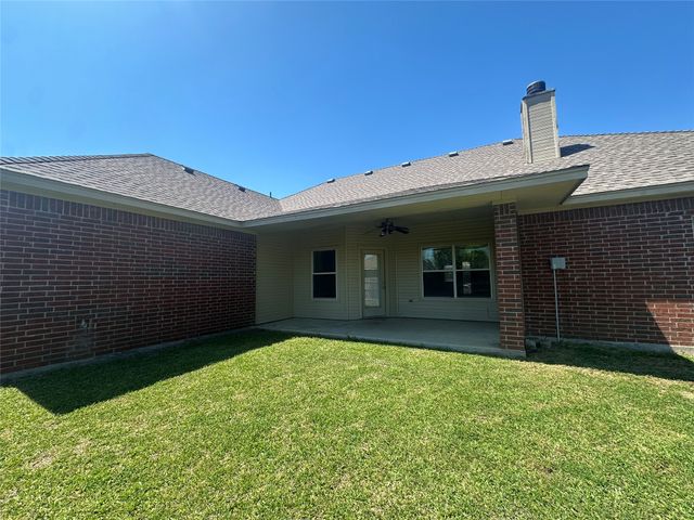 208 Red Wolf Lane, Red Oak, TX 75154