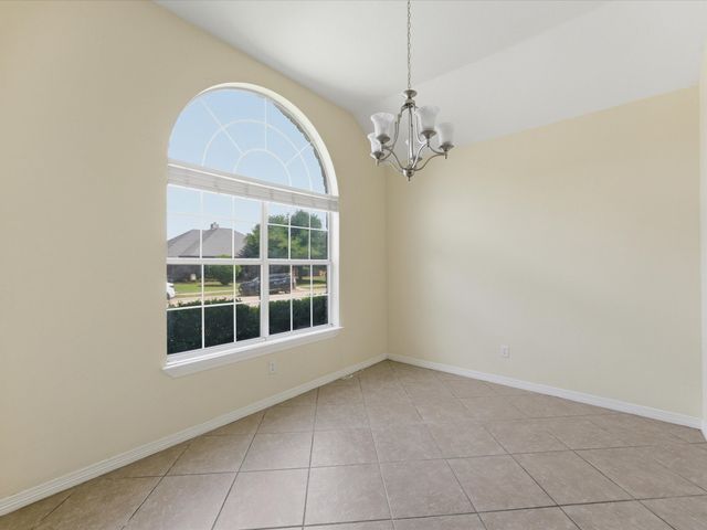 208 Red Wolf Lane, Red Oak, TX 75154
