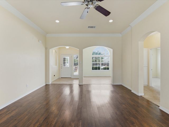 208 Red Wolf Lane, Red Oak, TX 75154